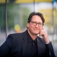 Headshot of Professor Aron Shlonsky